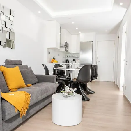 Luxury Boutique In Torres Del Sol Apartment